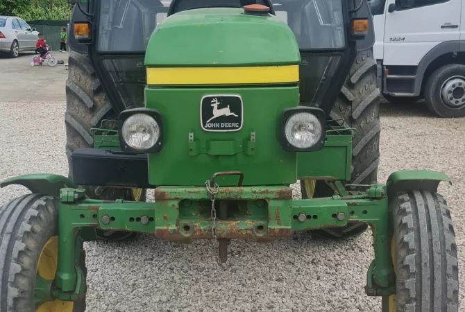 Shitet Traktor John Deere 1850 