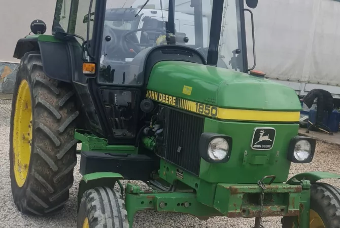 Shitet Traktor John Deere 1850 