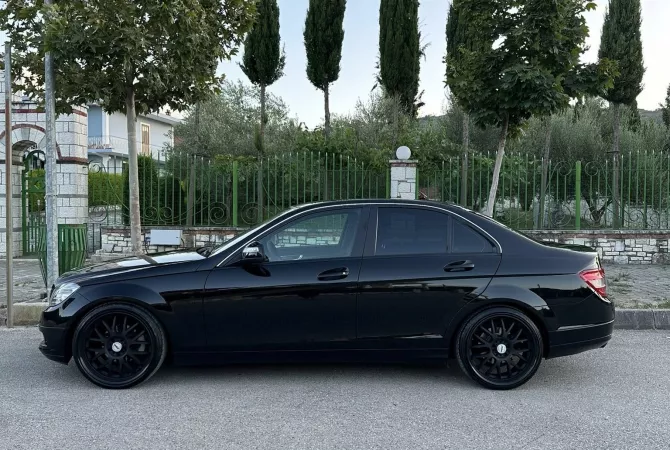 Auto in Vendita a Tirana, Mercedes-Benz, 2007 Diesel,Kambio Automatik Pagamento 6,700  Euro.