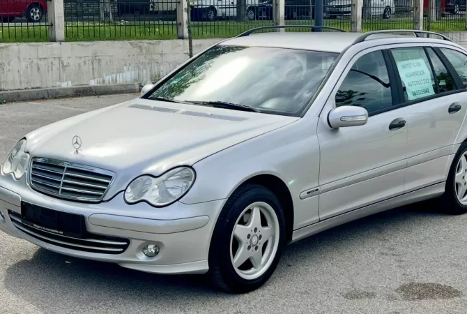 Auto in Vendita a Tirana, Mercedes-Benz, 2004 Diesel,Kambio Automatik Pagamento 3,400  Euro.