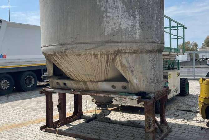 Different articles a Durazzo - 150,000 Leke