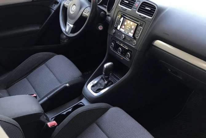 Jepet me qera Makina Volkswagen Golf 6 duke filluar nga 30 euro dita