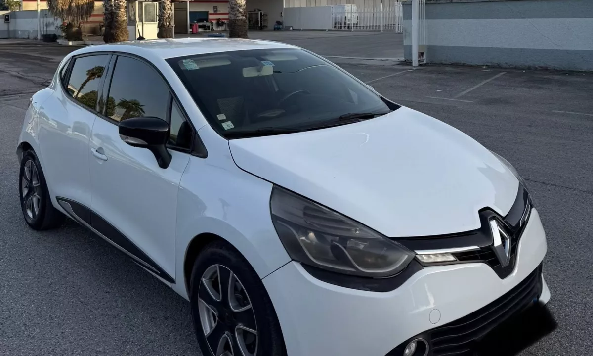 Auto in Vendita a Tirana, Renault, 2014 Benzine,Kambio Manual Pagamento 4,599  Euro.
