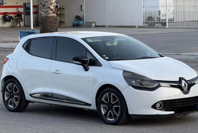 Auto in Vendita a Tirana, Renault, 2014 Benzine,Kambio Manual Pagamento 4,599  Euro.