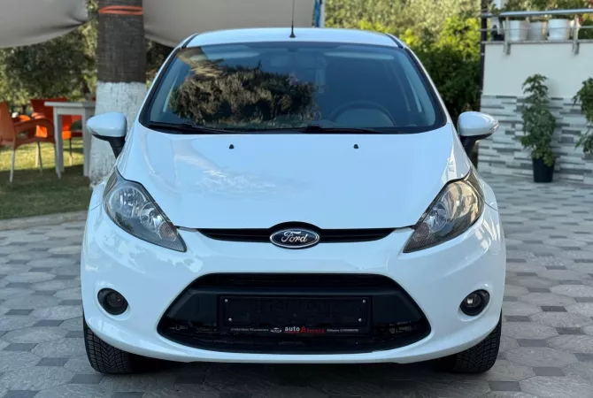 Makina ne shitje ne Tirane, Ford, 2010 Benzine,Kambio Manual Pagesa 3,400  Euro.