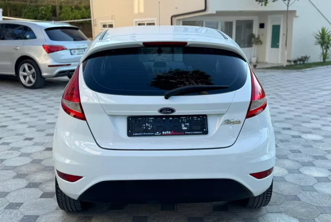 Makina ne shitje ne Tirane, Ford, 2010 Benzine,Kambio Manual Pagesa 3,400  Euro.