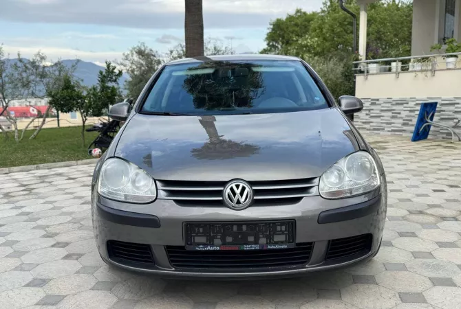 Auto in Vendita a Tirana, Volkswagen, 2006 Diesel,Kambio Manual Pagamento 4,000  Euro.