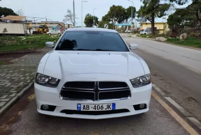 Auto in Vendita a Valona, Dodge, 2012 Benzine,Kambio Automatik Pagamento 13,500  Euro.