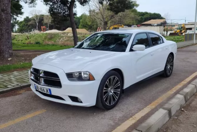 Auto in Vendita a Valona, Dodge, 2012 Benzine,Kambio Automatik Pagamento 13,500  Euro.