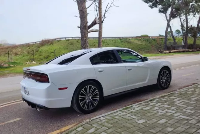 Auto in Vendita a Valona, Dodge, 2012 Benzine,Kambio Automatik Pagamento 13,500  Euro.