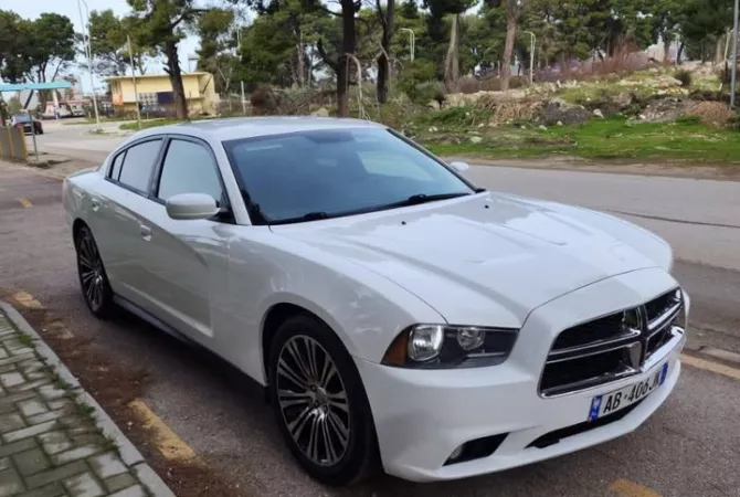 Auto in Vendita a Valona, Dodge, 2012 Benzine,Kambio Automatik Pagamento 13,500  Euro.