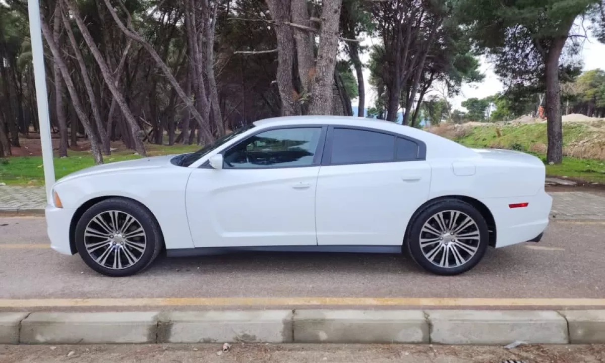 Auto in Vendita a Valona, Dodge, 2012 Benzine,Kambio Automatik Pagamento 13,500  Euro.