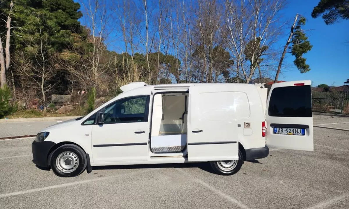 Auto in Vendita a Tirana, Volkswagen, 2012 Diesel,Kambio Automatik Pagamento 12,900  Euro.