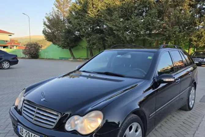Makina ne shitje ne Fier, Mercedes-Benz, 2006 Diesel,Kambio Automatik Pagesa 4,500  Euro.