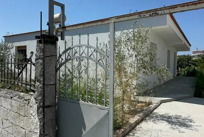 Shtepi ne shitje Shtepi Private ne Durres, 3+1, Mobilimi Pjeserisht e mobiluar, Pagesa 120,000  Euro.