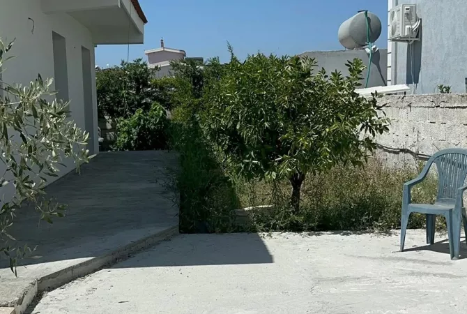 Shtepi ne shitje Shtepi Private ne Durres, 3+1, Mobilimi Pjeserisht e mobiluar, Pagesa 120,000  Euro.