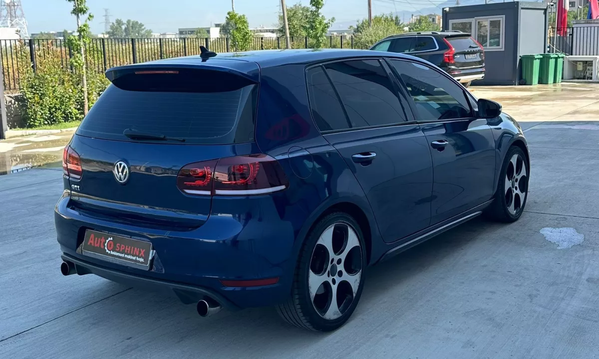 Auto in Vendita a Tirana, Volkswagen, 2011 Diesel,Kambio Automatik Pagamento 6,800  Euro.