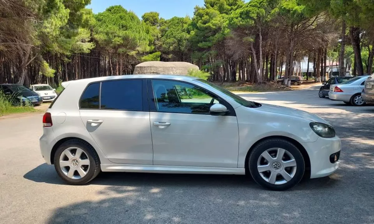 Auto in Vendita a Tirana, Volkswagen, 2011 Diesel,Kambio Manual Pagamento 5,600  Euro.
