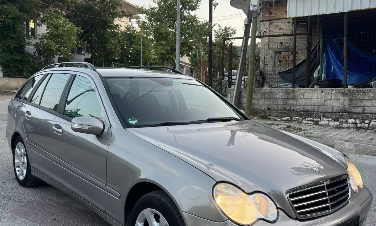 Auto in Vendita a Tirana, Mercedes-Benz, 2005 gasoline-gas,Kambio Automatik Pagamento 3,800  Euro.