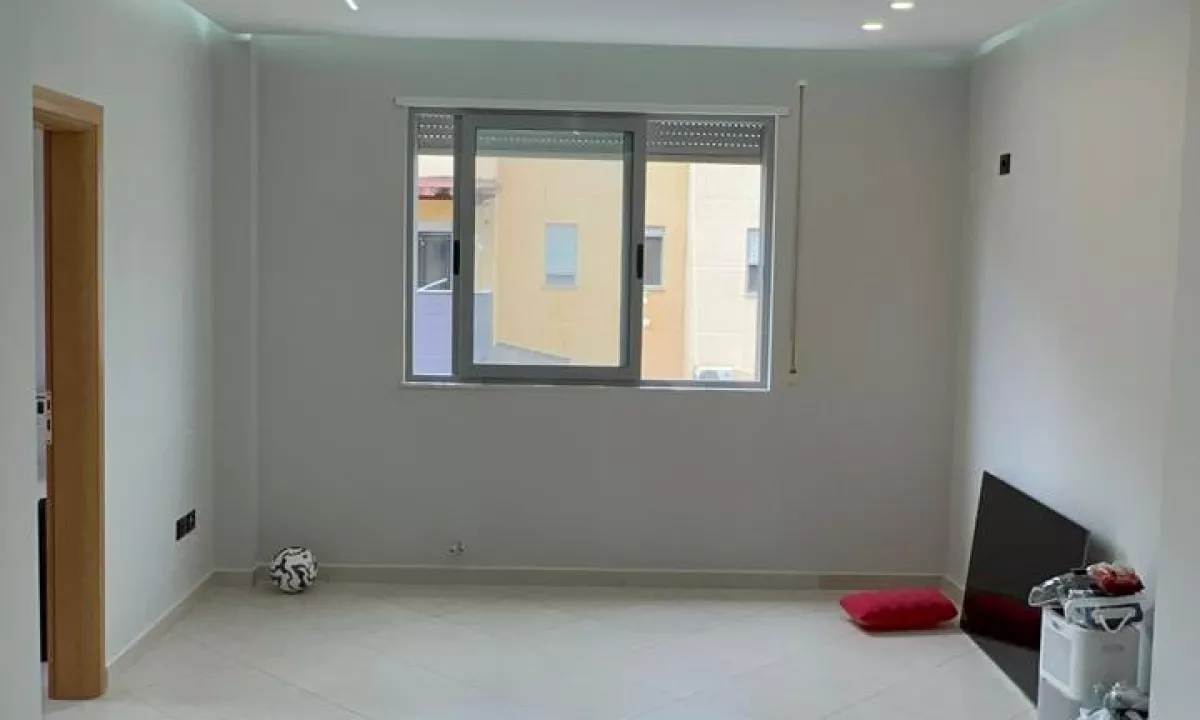 Shtepi ne shitje Apartament ne Durres, 2+1, Mobilimi Bosh, pa mobiluar, Pagesa 120,000  Euro.