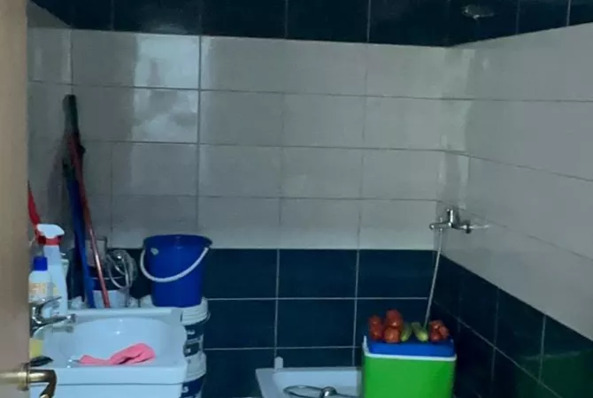 Shtepi ne shitje Apartament ne Durres, 2+1, Mobilimi Bosh, pa mobiluar, Pagesa 120,000  Euro.