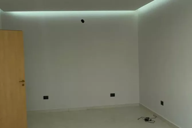 Shtepi ne shitje Apartament ne Durres, 2+1, Mobilimi Bosh, pa mobiluar, Pagesa 120,000  Euro.