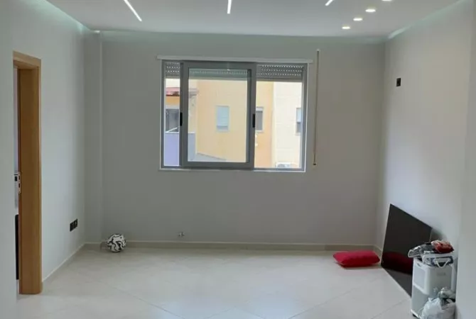 🏢🌊 Shitet Apartament 2+1+2 në Plazh – Kompleksi EKA – Durrës