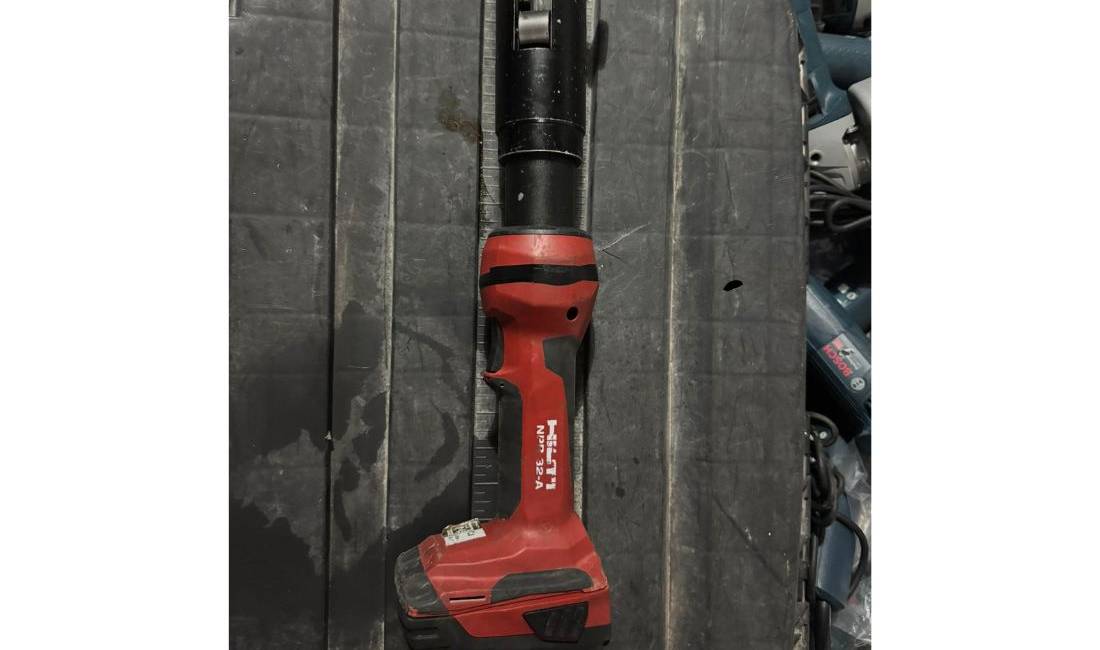 🔧🔋 Shitet Pres Hydraulik me Bateri dhe Karikues – Pa Koka