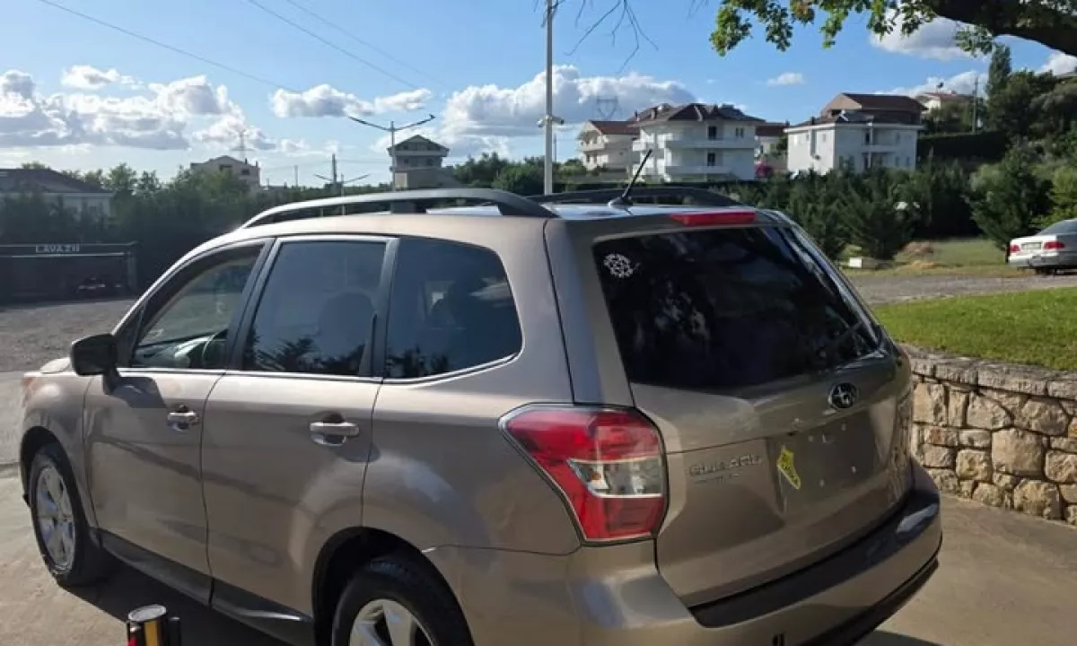 Auto in Vendita a Tirana, Subaru, 2015 gasoline-gas,Kambio Automatik Pagamento 7,900  Euro.