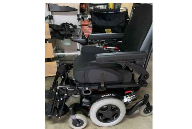 Different articles a Tirana - 1,000 Euro