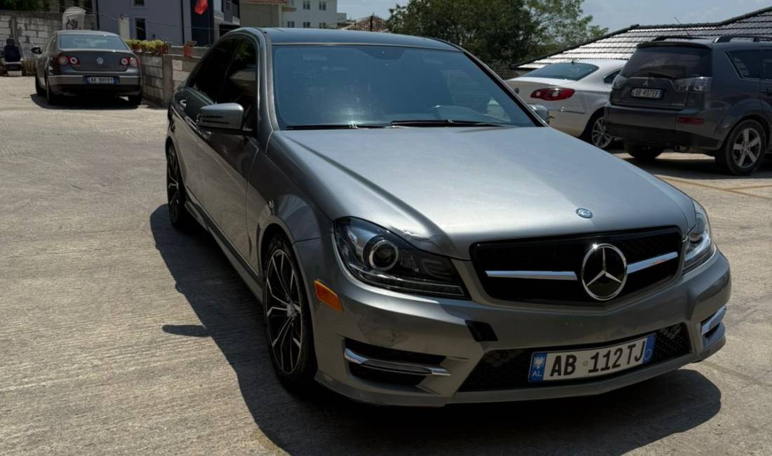 Makina ne shitje ne Tirane, Mercedes-Benz, 2012 Benzine,Kambio Automatik Pagesa 9,500  Euro.
