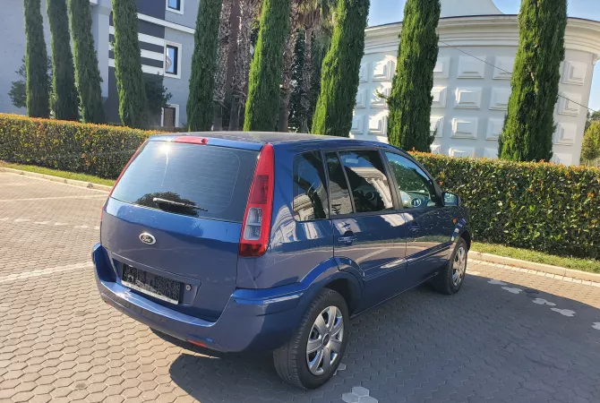 Auto in Vendita a Tirana, Ford, 2009 Diesel,Kambio Manual Pagamento 3,800  Euro.