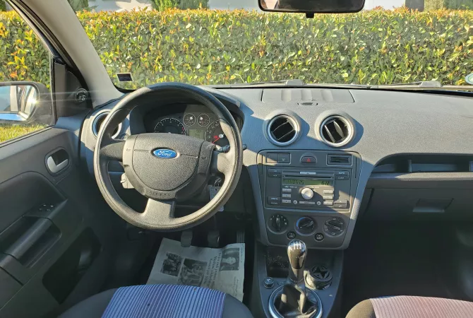 Auto in Vendita a Tirana, Ford, 2009 Diesel,Kambio Manual Pagamento 3,800  Euro.