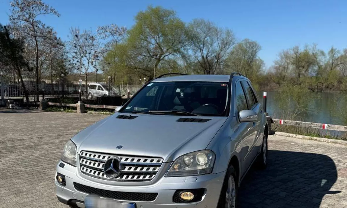 Auto in Vendita a Tirana, Mercedes-Benz, 2006 Diesel,Kambio Automatik Pagamento 4,300  Euro.