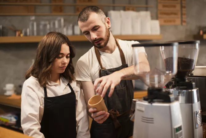 Njoftime Pune per 👉Banakiere (femer) 👉 Kamarier/e ne Tirane