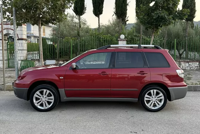 Auto in Vendita a Tirana, Mitsubishi, 2005 Diesel,Kambio Automatik Pagamento 570,000  Leke.