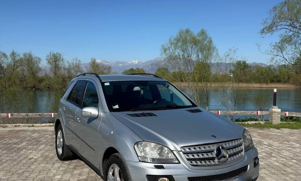 Makina ne shitje ne Tirane, Mercedes-Benz, 2006 Diesel,Kambio Automatik Pagesa 4,300  Euro.
