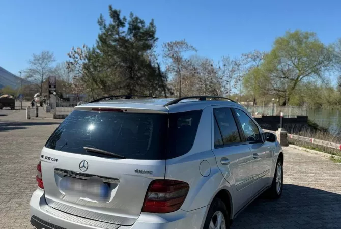 Makina ne shitje ne Tirane, Mercedes-Benz, 2006 Diesel,Kambio Automatik Pagesa 4,300  Euro.