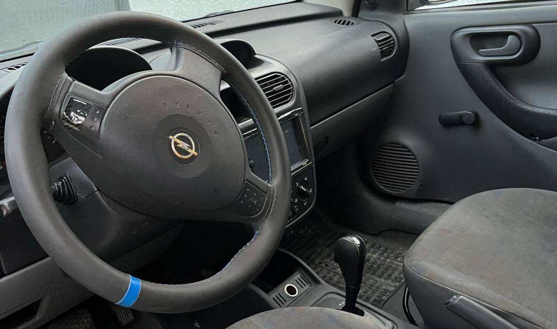 Auto in Vendita a Tirana, Opel, 2005 Benzine,Kambio Automatik Pagamento 2,000  Euro.