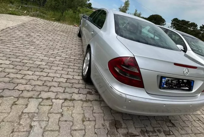 Makina ne shitje ne Tirane, Mercedes-Benz, 2005 Diesel,Kambio Manual Pagesa 4,500  Euro.