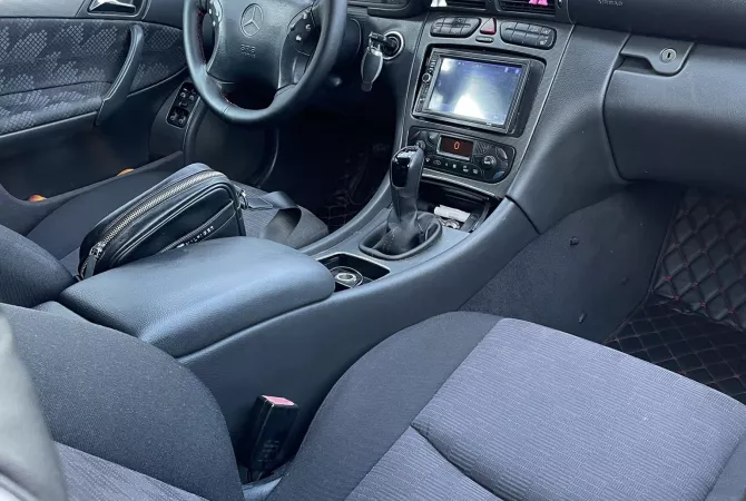 Auto in Vendita a Tirana, Mercedes-Benz, 2002 gasoline-gas,Kambio Automatik Pagamento 300,000  Leke.