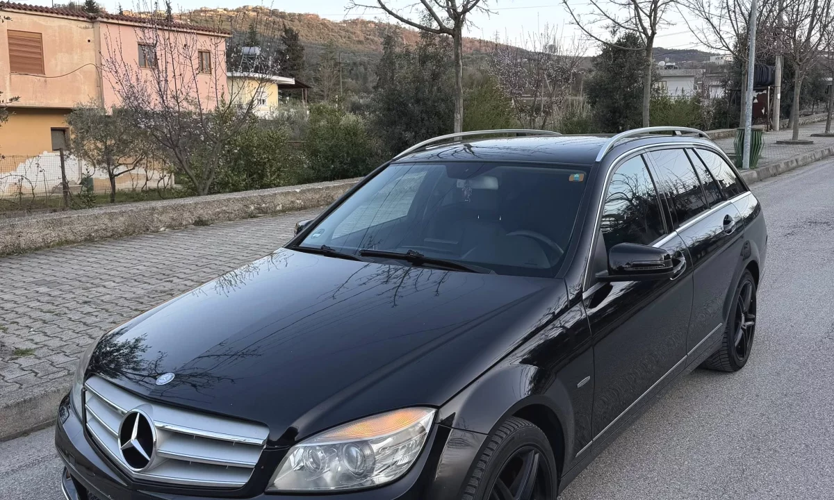 Makina ne shitje ne Tirane, Mercedes-Benz, 2008 Benzine,Kambio Automatik Pagesa 5,600  Euro.