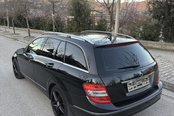 Makina ne shitje ne Tirane - 5,600 Euro