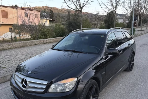 Makina ne shitje ne Tirane - 5,600 Euro