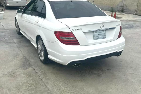 Makina ne shitje ne Fier - 500,000 Leke