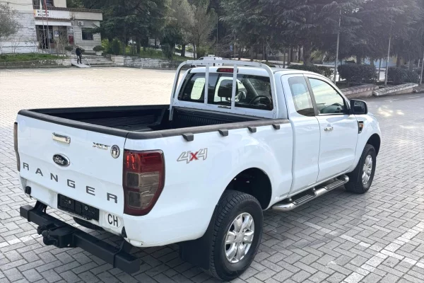 Makina ne shitje ne Tirane - 14,500 Euro