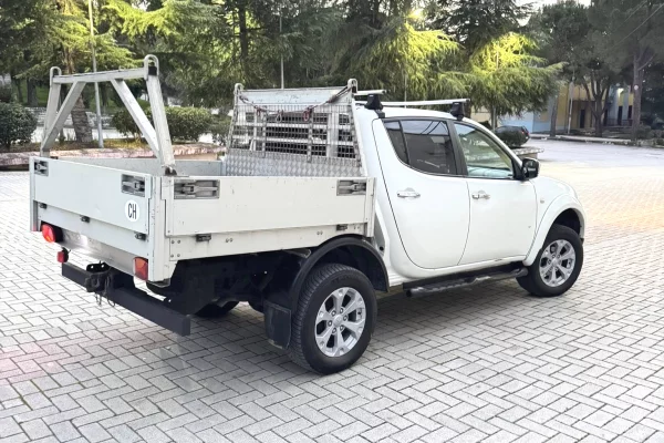 Makina ne shitje ne Tirane - 12,300 Euro