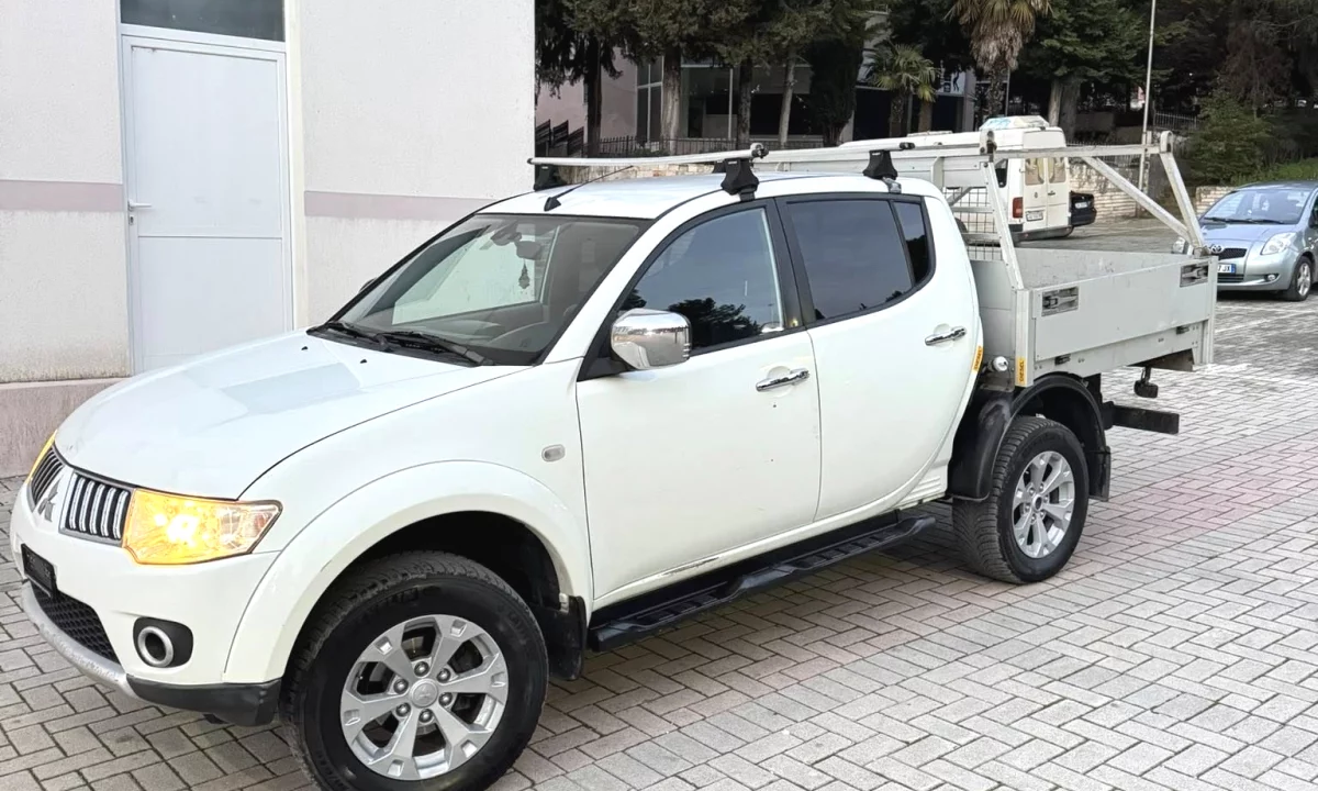 Makina ne shitje ne Tirane, Mitsubishi, 2013 Diesel,Kambio Manual Pagesa 12,300  Euro.