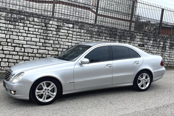 Makina ne shitje ne Fier - 580,000 Leke