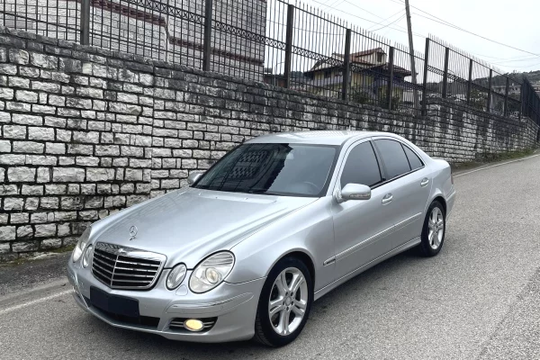 Makina ne shitje ne Fier - 580,000 Leke